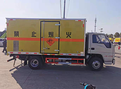 桃源爆破器材运输车工人安全操作规范与智能技术保障